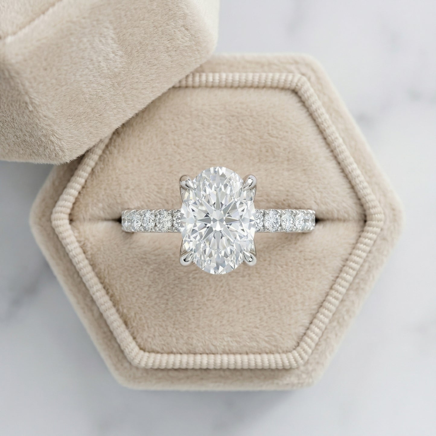 ROUND DIAMOND ENGAGEMENT RING
