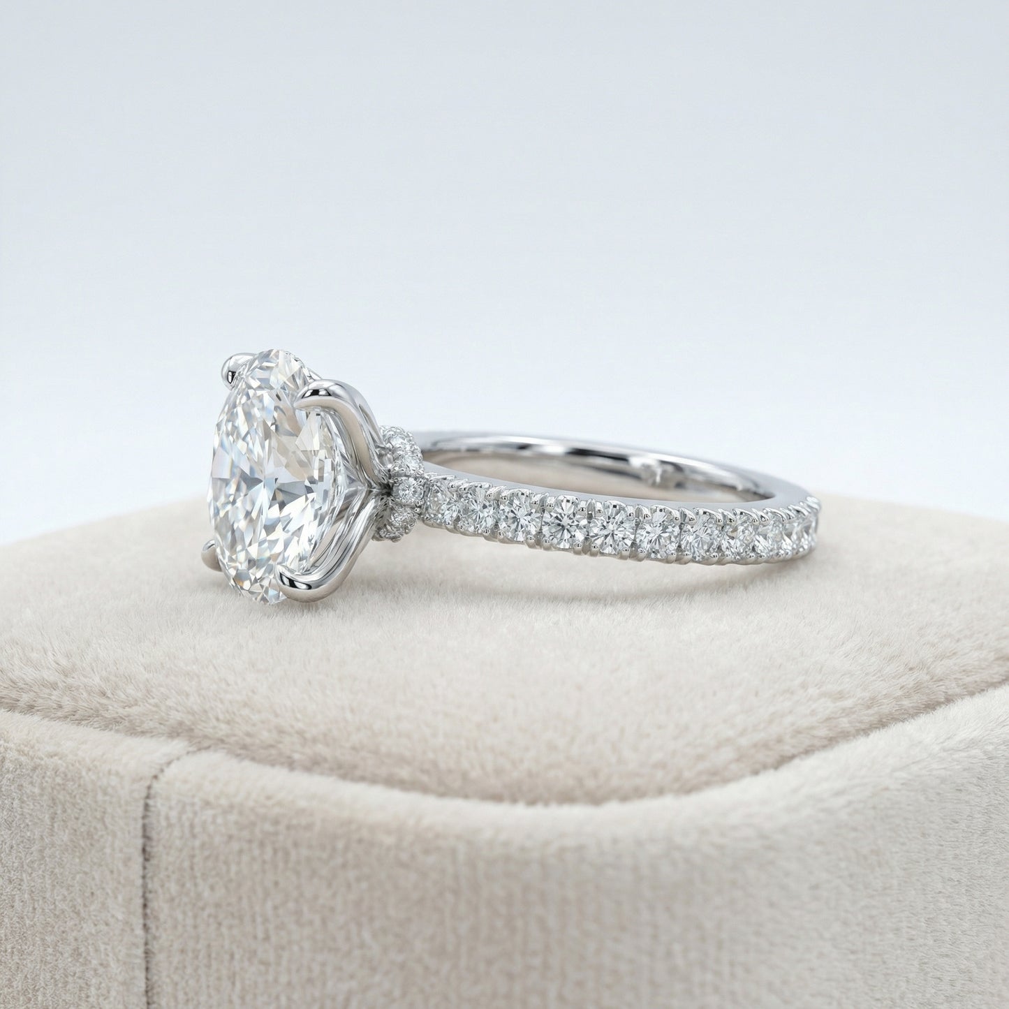 ROUND DIAMOND ENGAGEMENT RING