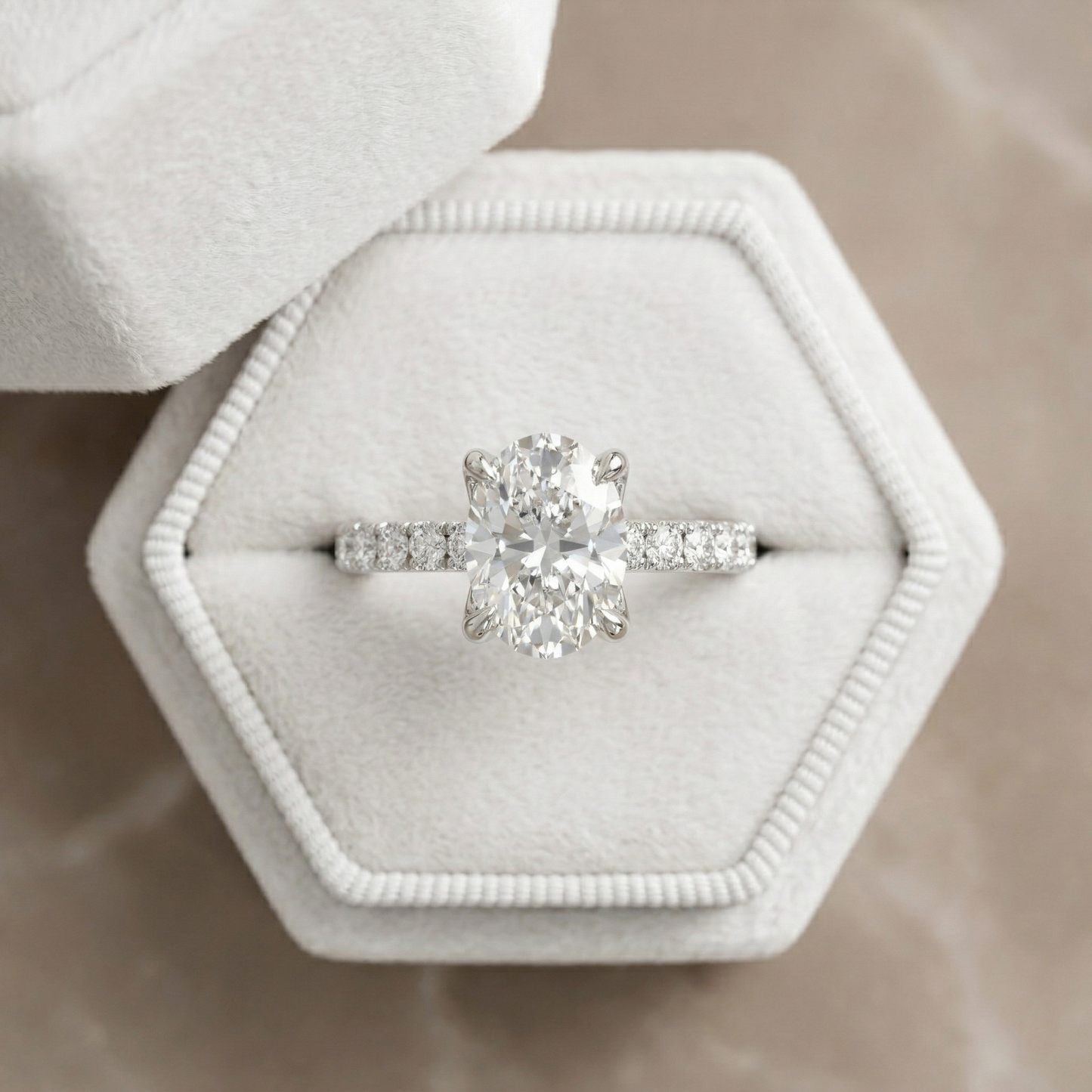 ROUND DIAMOND ENGAGEMENT RING