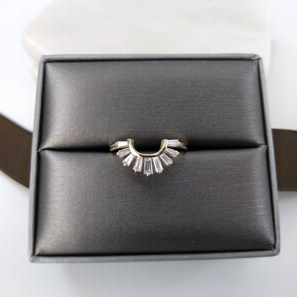 Curved Baguette Diamond Ring / 14k Gold Baguette Diamond Wedding Band / Diamond Stacking Ring / Anniversary Gift / Diamond Gift Idea