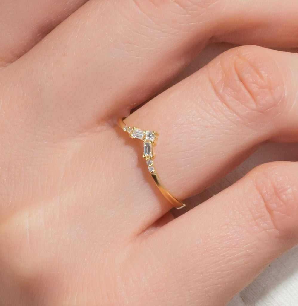 14k Gold Baguette Round Diamond Chevron Ring / Curved Diamond Wedding Band / V Ring / Anniversary Ring / Contour Wedding Band