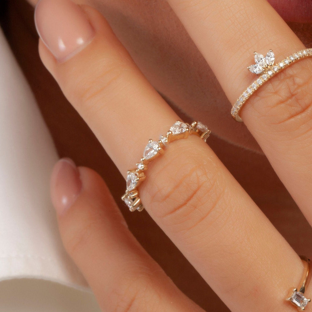 Pear Diamond Wedding Band / 14k Pear and Round Diamond Wedding Ring / Wedding Band / Stacking Ring / Diamond Bridal Gift Ideas