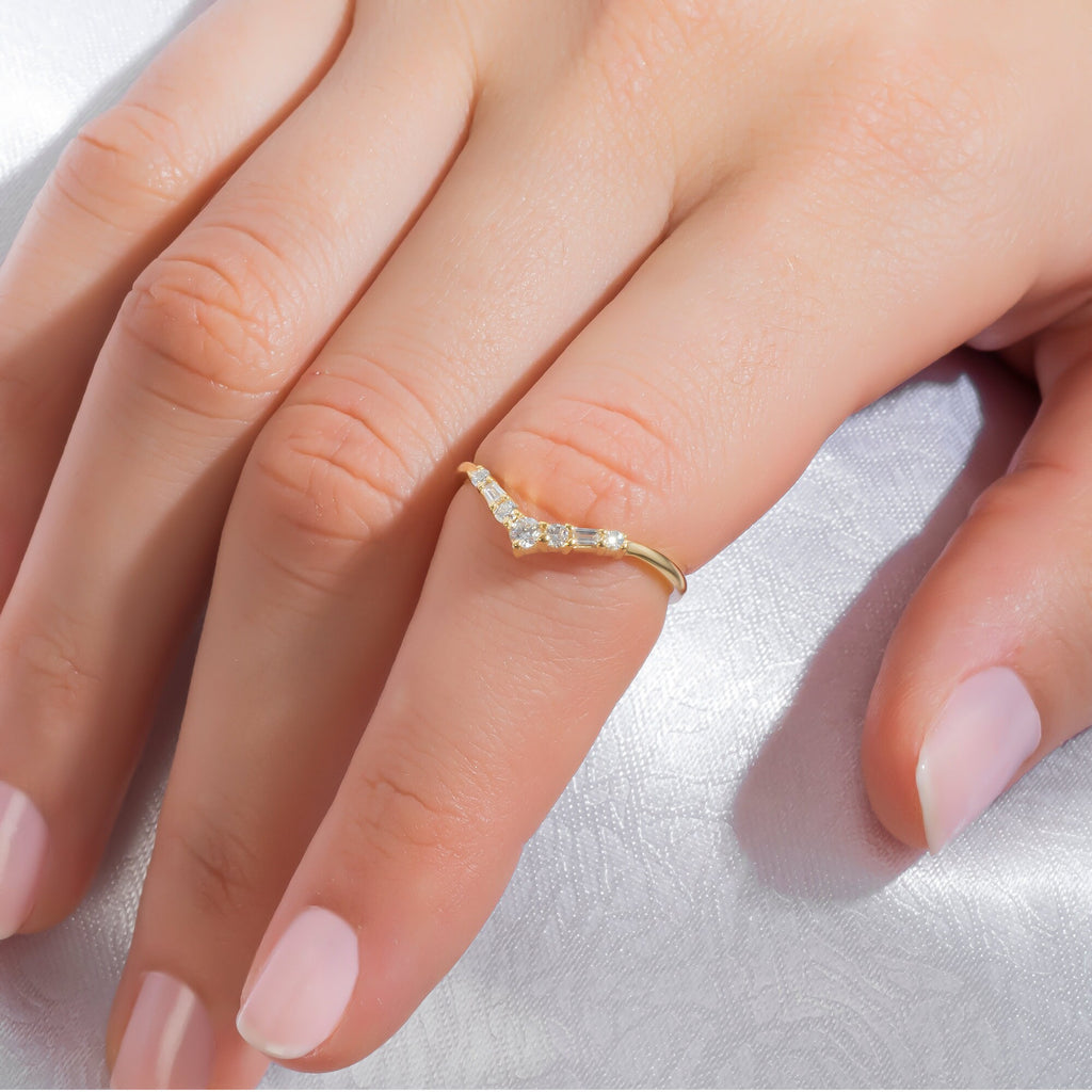 Curved Diamond Wedding Band / 14k Gold Tapered Baguette and Round Diamond Stacking Ring / Curved Stacking Ring Diamond Anniversary Gift Idea