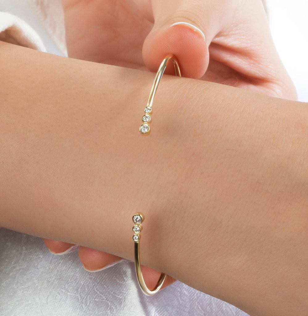 Bezel Diamond Wire Bangle / 14k Gold Bezel Diamond Wire Bracelet / Birthday Gift / Dainty Diamond Bracelet / Diamond Gift Ideas for Her