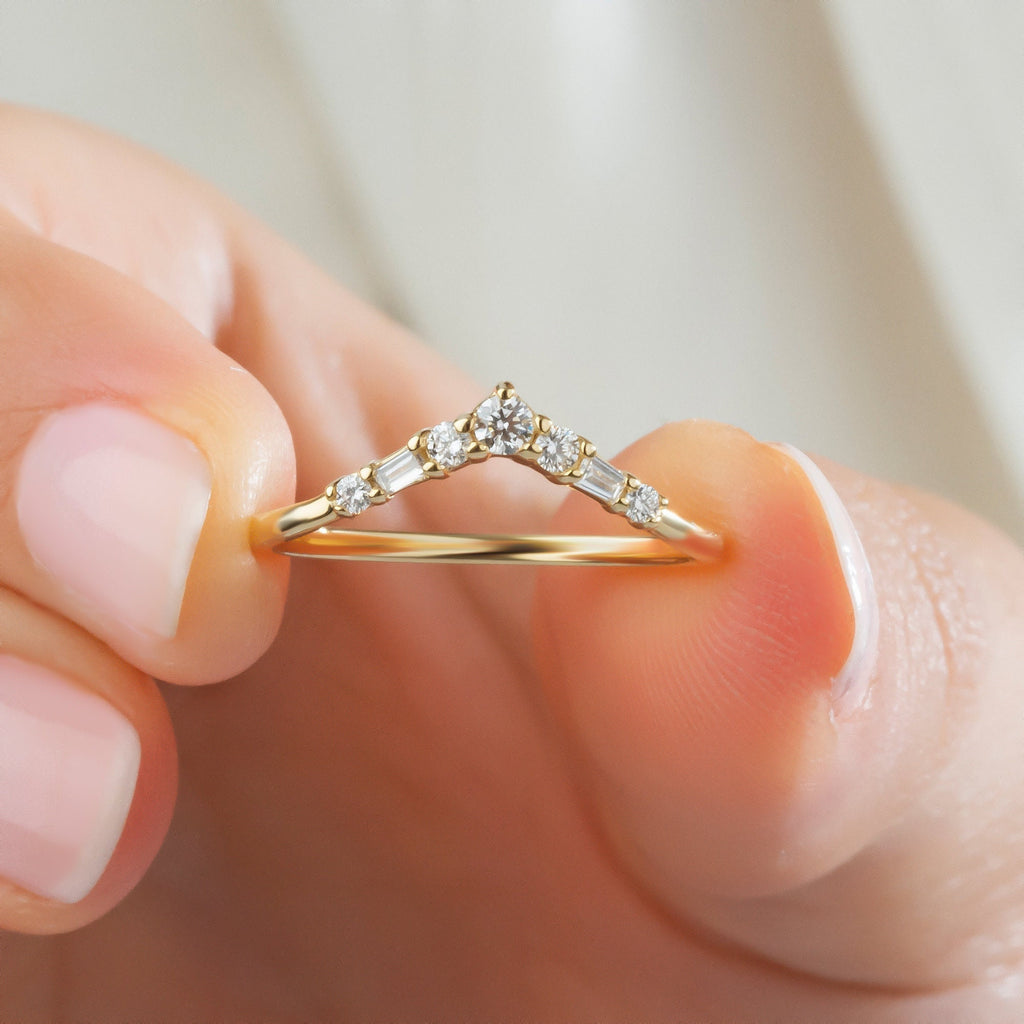 Curved Diamond Wedding Band / 14k Gold Tapered Baguette and Round Diamond Stacking Ring / Curved Stacking Ring Diamond Anniversary Gift Idea