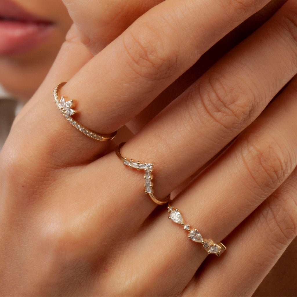 Curved Baguette Diamond Wedding Band / 14k Gold Baguette Diamond Chevron Ring / V Shape Diamond Wedding Band / Diamond Anniversary Ring