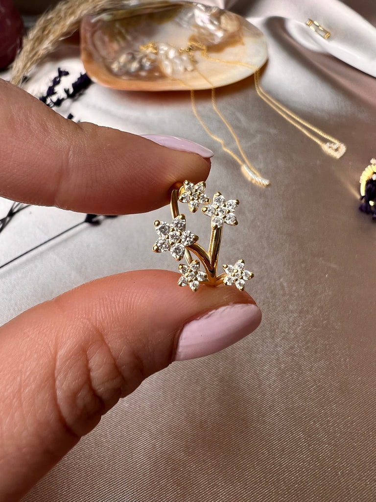 Diamond Floral Design Ring / 14k Gold Diamond Flower Ring / Flower stacking ring / Floral Statement Ring / Birthday Gift