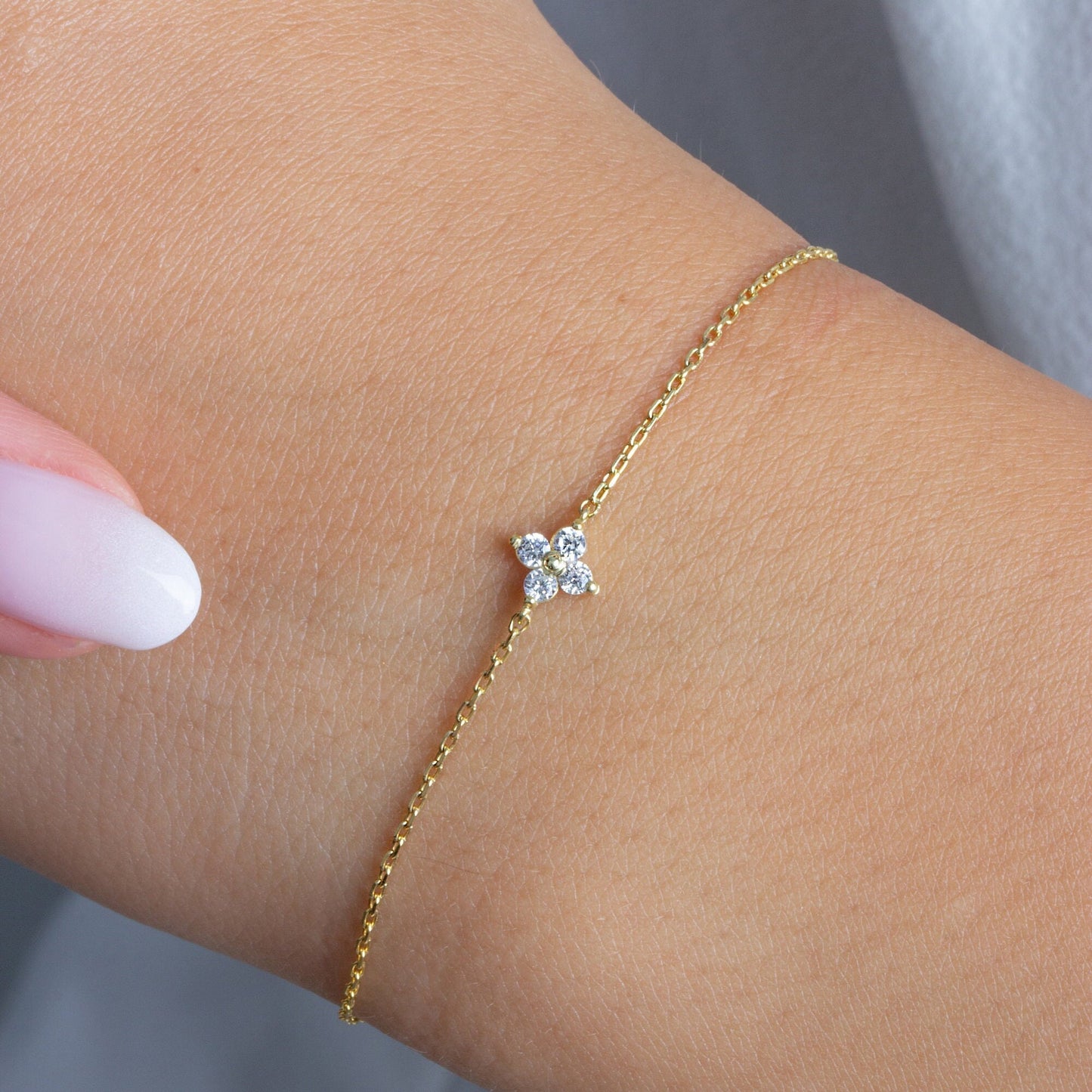Diamond Clover Bracelet / Dainty Clover Bracelet / Graduation Gift / Anniversary Gift / Diamond Gift Idea