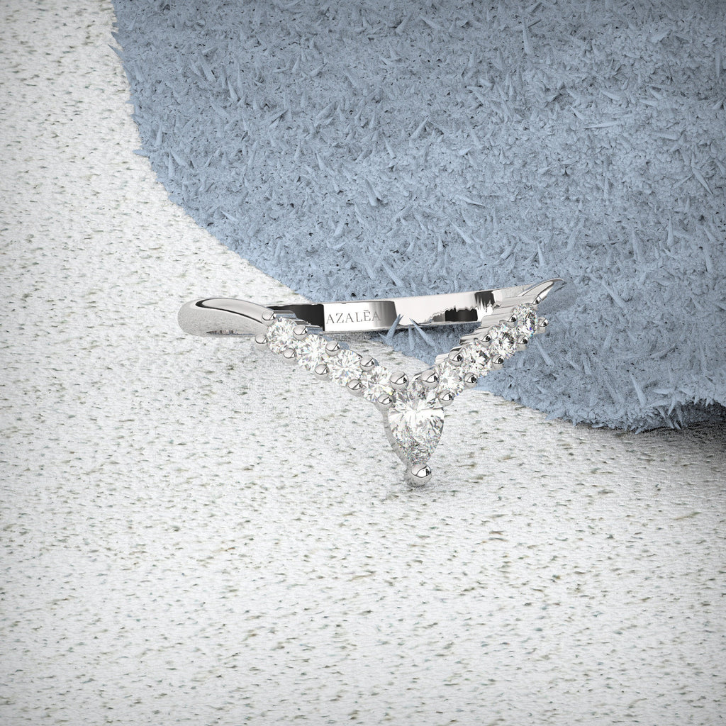 Pear Diamond Wedding Band / 14k Gold Round and Pear Diamond Wedding Band / Diamond Chevron Ring / Curved Diamond Stacking Ring