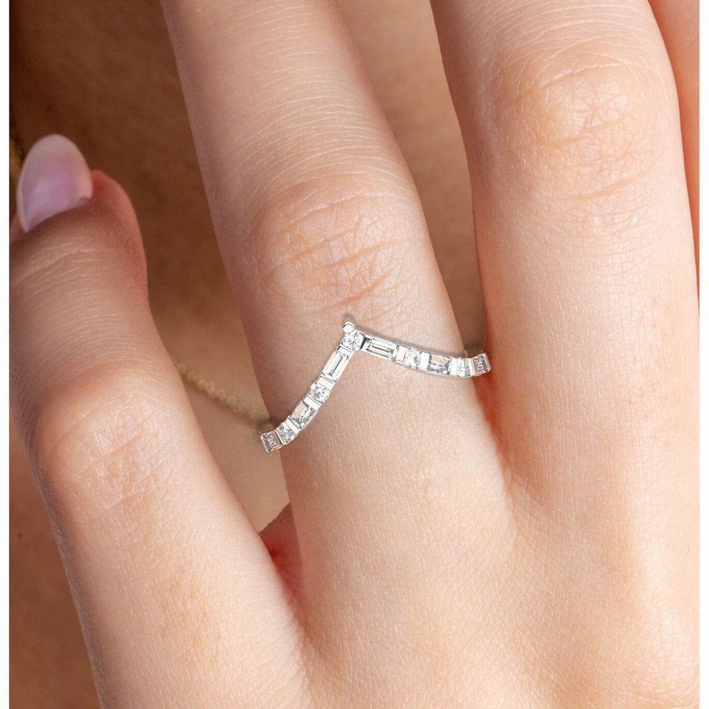 14k Gold Baguette Diamond Chevron Ring/ Curved Baguette Diamond Wedding Band / V Diamond Ring / Anniversary Promise Ring / Gift for Her