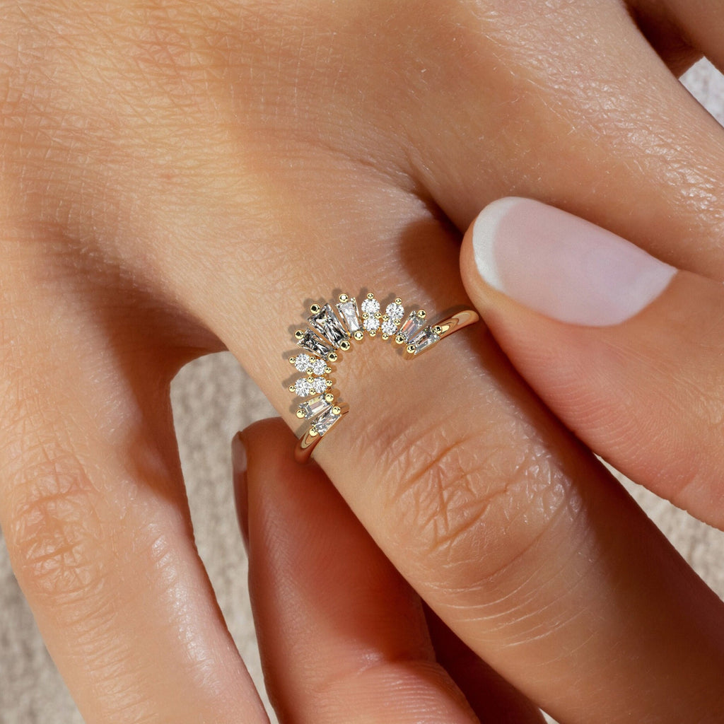 Curved Baguette Diamond Ring / 14k Gold Baguette Round Diamond Crown Wedding Band / Chevron Stacking Ring / Anniversary Birthday Gift