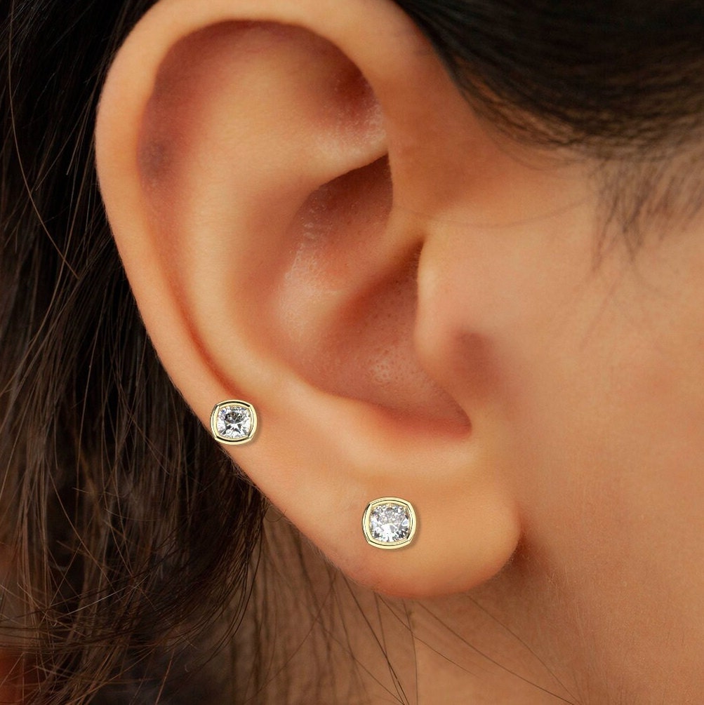 Cushion Cut Diamond Studs / 0.10 - 0.50 ct Solitaire Diamond Studs