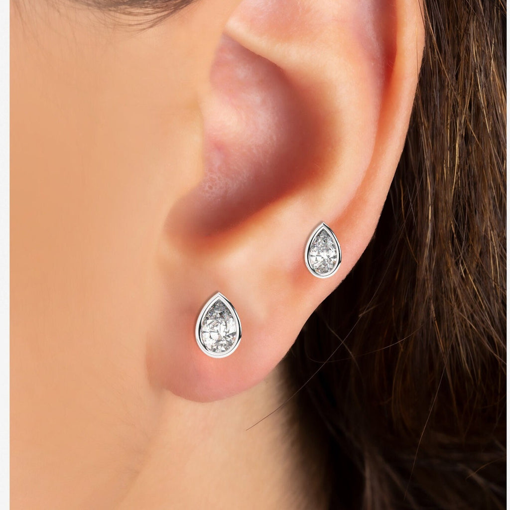 Pear Shape Diamond Studs / 0.10 - 0.50 ct Baguette Studs
