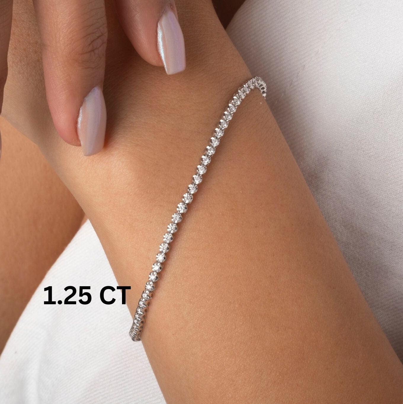 Crown Illusion Setting Diamond Tennis Bracelet