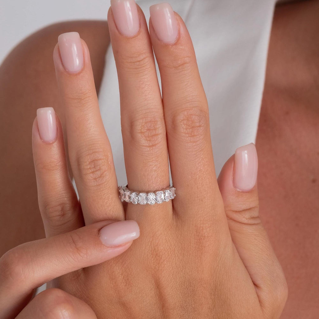 14k Gold Emerald & Oval Diamond Wedding Band / Alternating Diamond Halfway Ring / Diamond Anniversary Ring