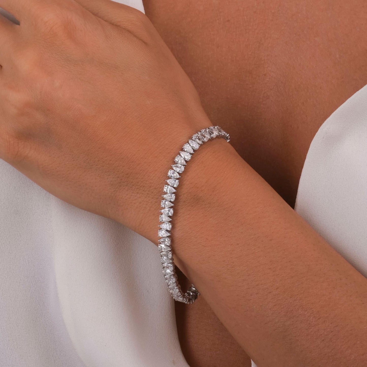 14k Gold Pear Diamond Tennis Bracelet: Lab or Natural Diamond, IGI Option