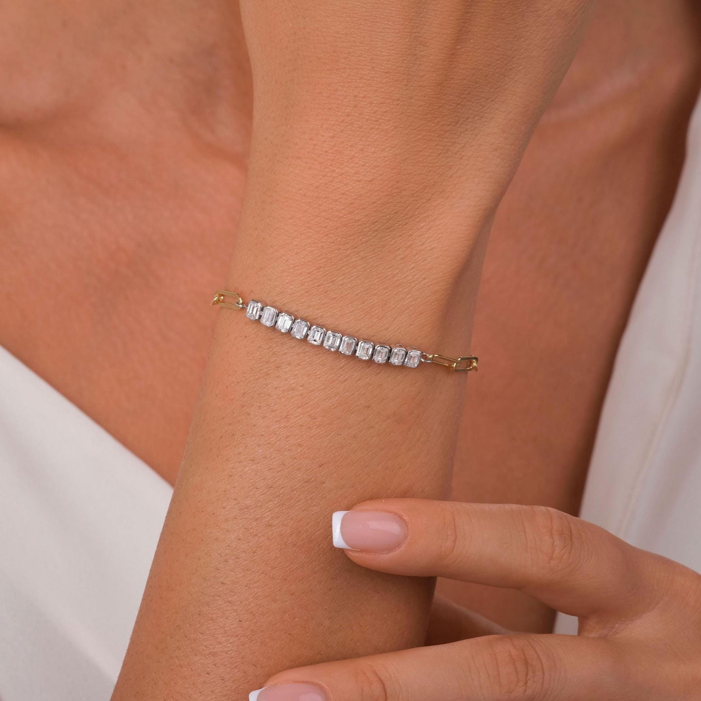 Diamond Paperclip Bracelet / 14k Gold Bezel Setting Emerald Cut Bracelet / Dainty and Elegant Diamond Bracelet