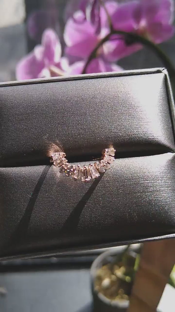 Curved Baguette Diamond Ring / 14k Gold Baguette Round Diamond Crown Wedding Band / Chevron Stacking Ring / Anniversary Birthday Gift