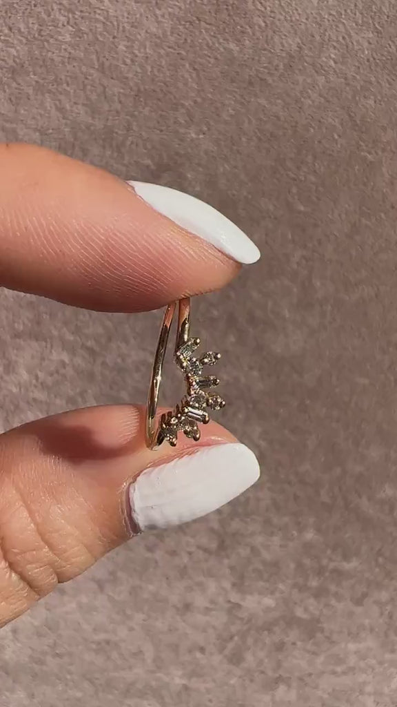 Curved Diamond Wedding Band / 14k Gold Baguette and Round Diamond Stacking Ring / Crown Shape Stacking Ring / Diamond Anniversary Gift Idea