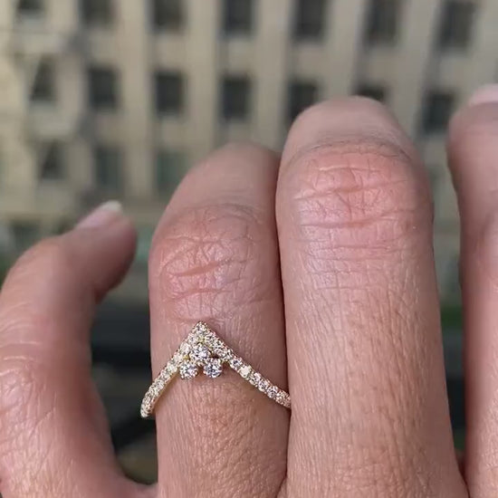 Curved Diamond Wedding Band / 14k Gold Round Diamond Cluster Wedding Ring / Chevron Stacking Ring / Curved Wedding Band / Engagement Ring