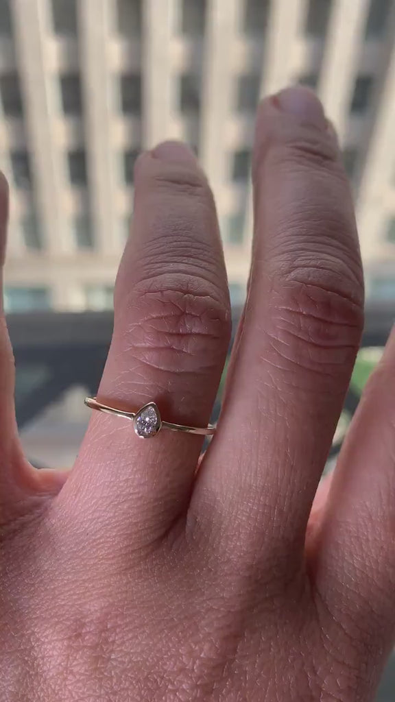 Solitaire Diamond Stacking Ring / 14k Pear Diamond Wedding Band / Teardrop Stacking Band / Diamond Wedding Band / Diamond Stacking Ring