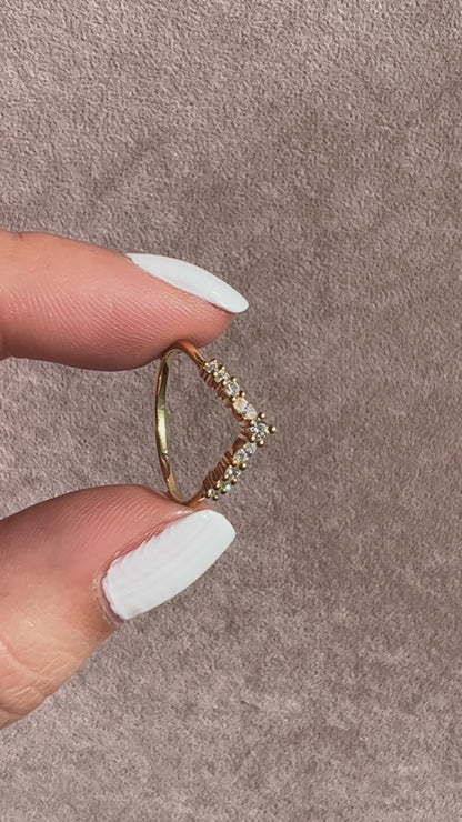 Curved Round Diamond Wedding Band
