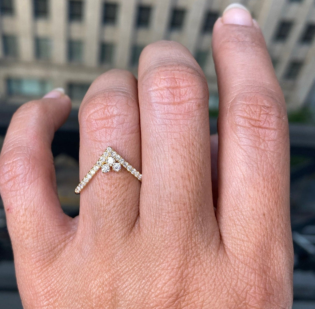 Curved Diamond Wedding Band / 14k Gold Round Diamond Cluster Wedding Ring / Chevron Stacking Ring / Curved Wedding Band / Engagement Ring