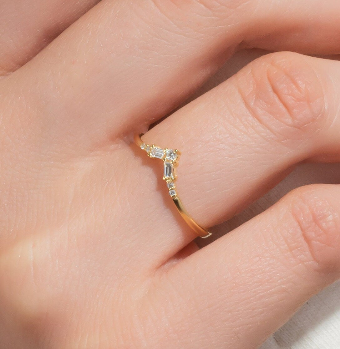 Curved Baguette Diamond Wedding Band