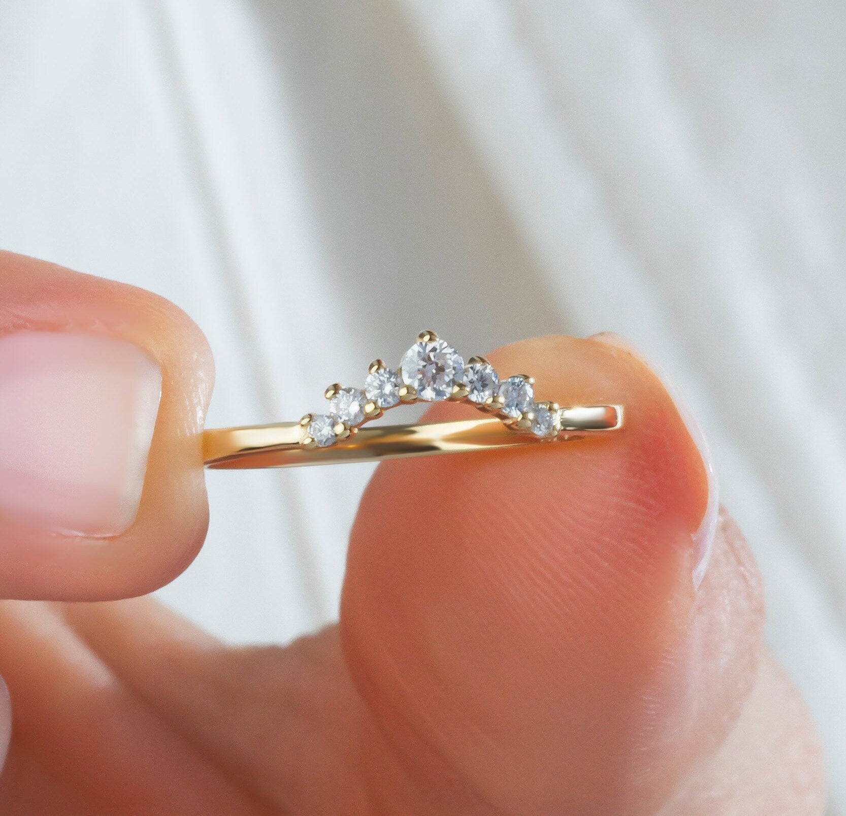 Curved Diamond Wedding Band / 14k Gold Round Diamond Stacking Ring / Diamond Wedding Band / Stacking Ring / Engagement Rings / Gift for Her