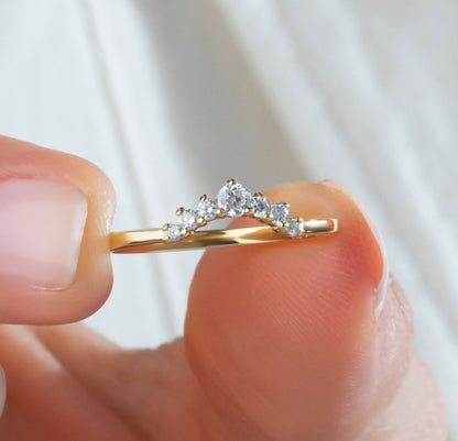Curved Diamond Wedding Band / 14k Gold Round Diamond Stacking Ring / Diamond Wedding Band / Stacking Ring / Engagement Rings / Gift for Her