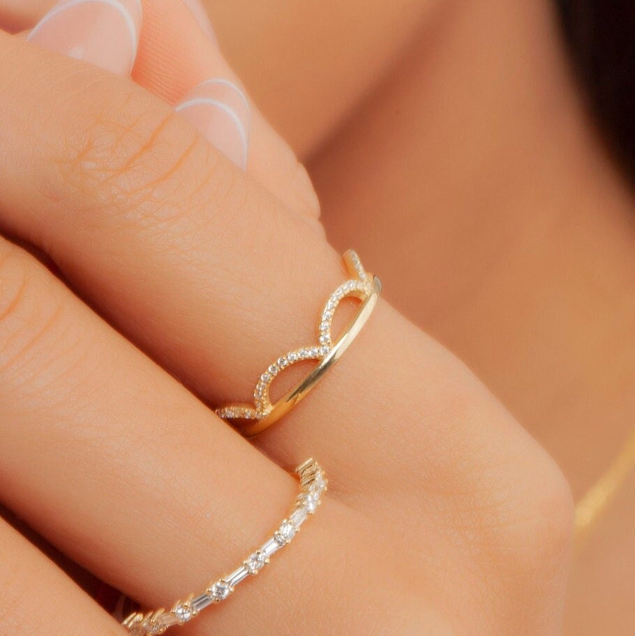Diamond Wedding Band / 14k Gold Crown Stacking Ring / Curved Diamond Ring / Diamond Anniversary Gift Idea