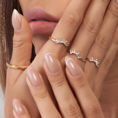 Curved Diamond Wedding Band / 14k Gold Pear Diamond Wedding Band / Curved Stacking Ring / Diamond Stacking Ring