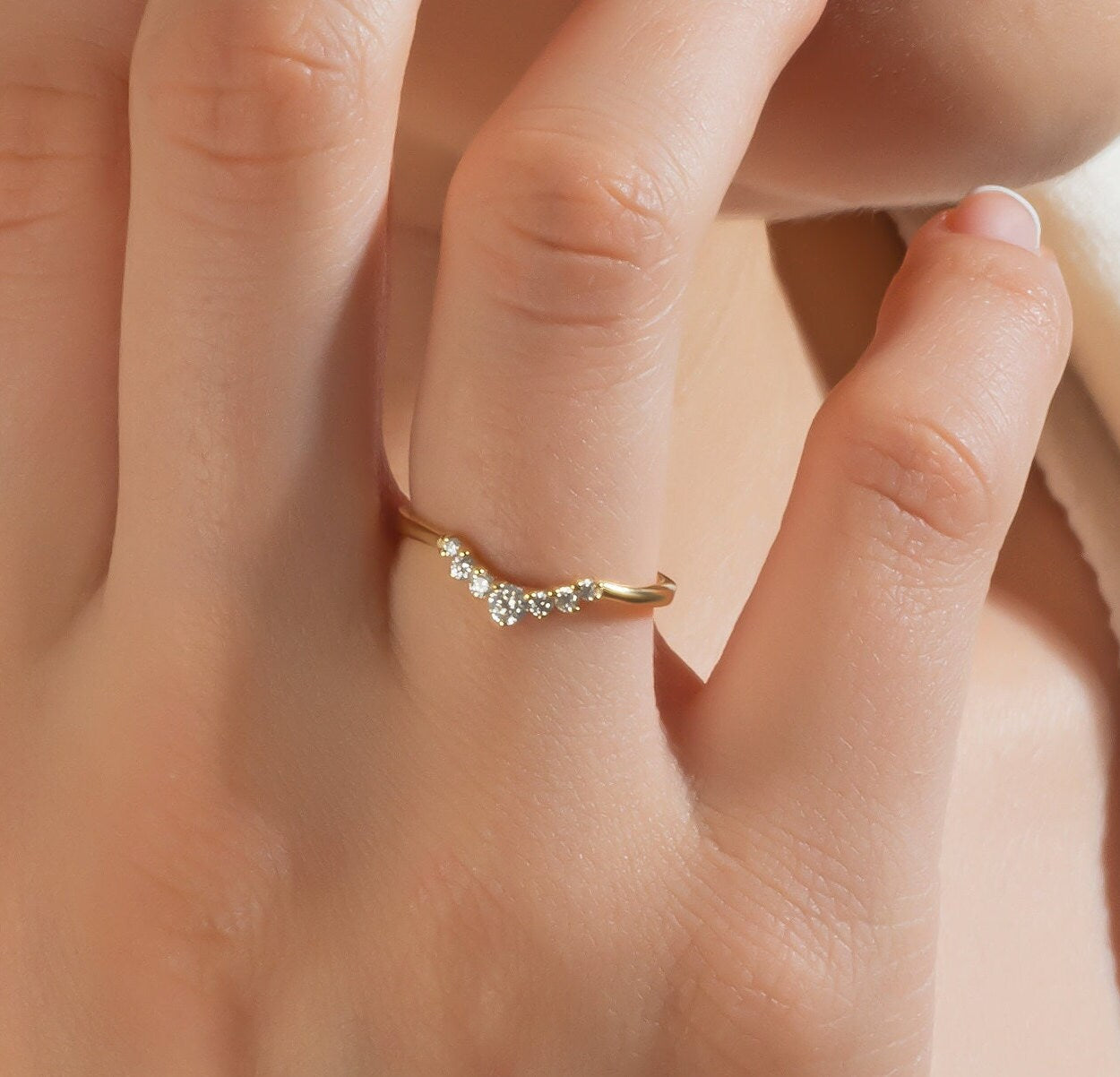 Curved Diamond Wedding Band / 14k Gold Round Diamond Stacking Ring / Diamond Wedding Band / Stacking Ring / Engagement Rings / Gift for Her