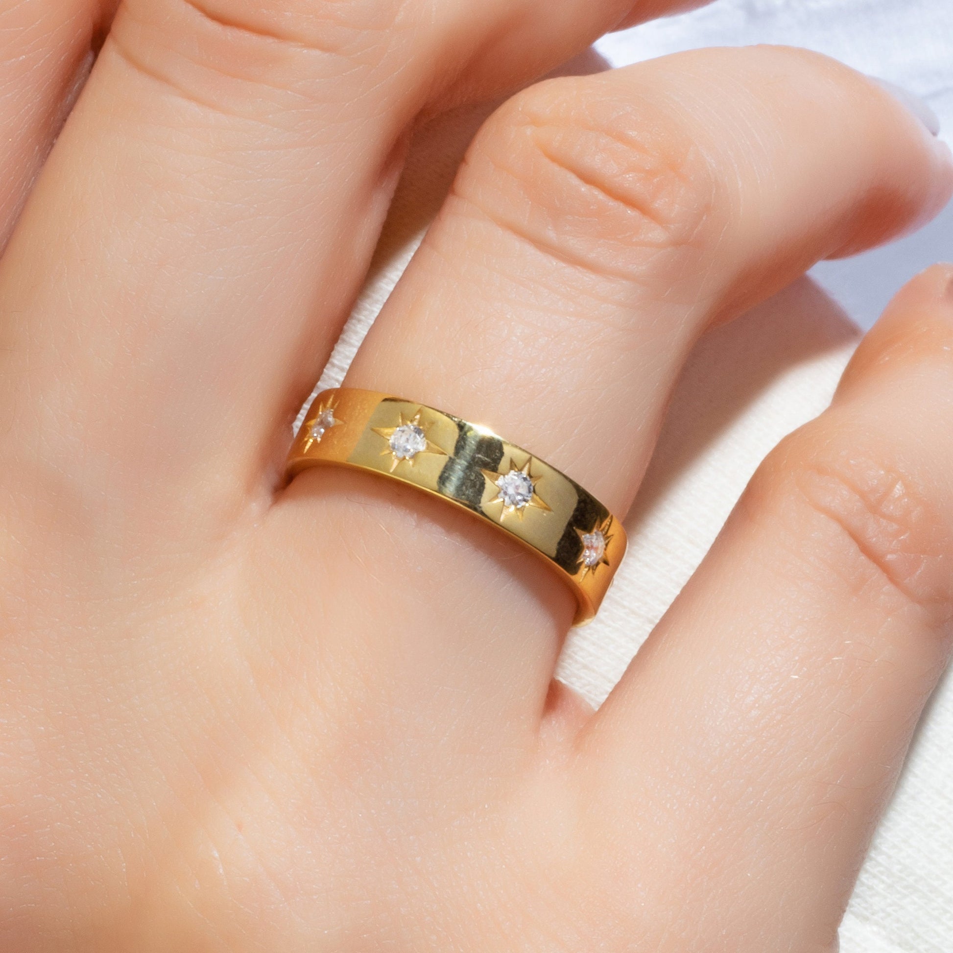 Diamond Starbust Wedding Band / 14k Gold Engraved Star Diamond Stacking Ring / Stackable Ring / Engraved Star Wedding band