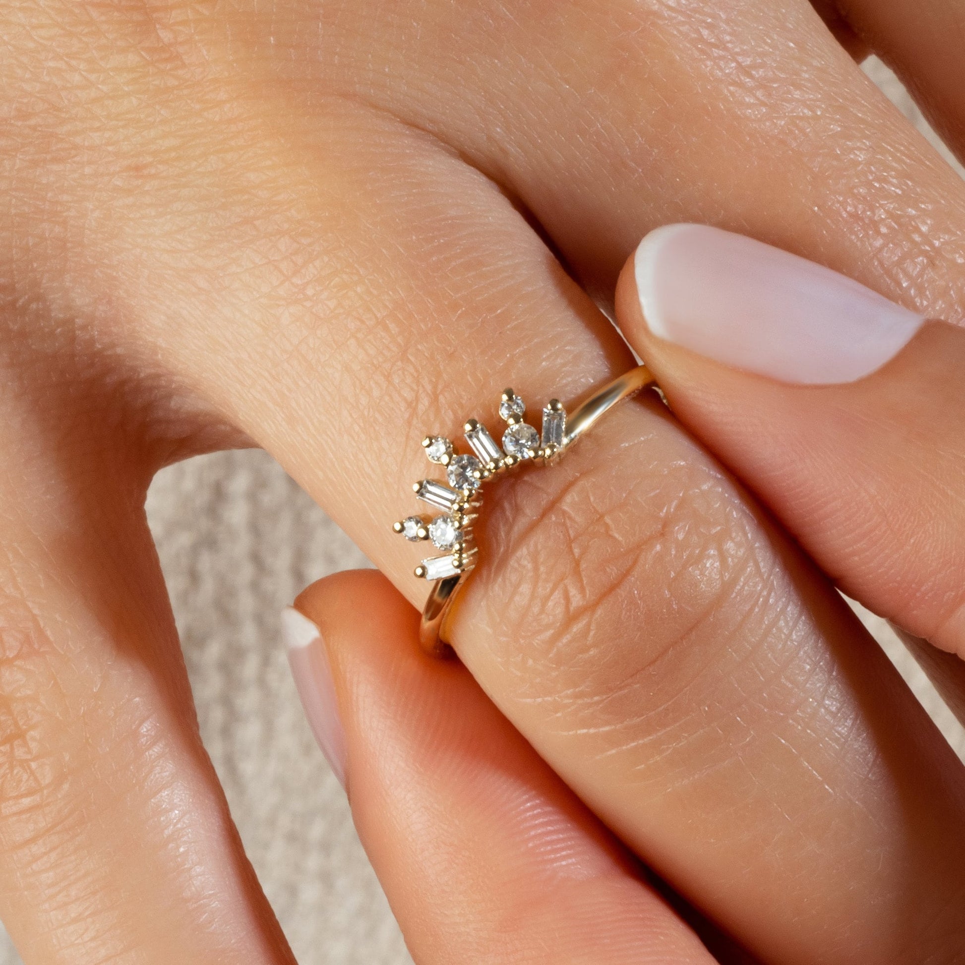 Curved Diamond Wedding Band / 14k Gold Baguette and Round Diamond Stacking Ring / Crown Shape Stacking Ring / Diamond Anniversary Gift Idea