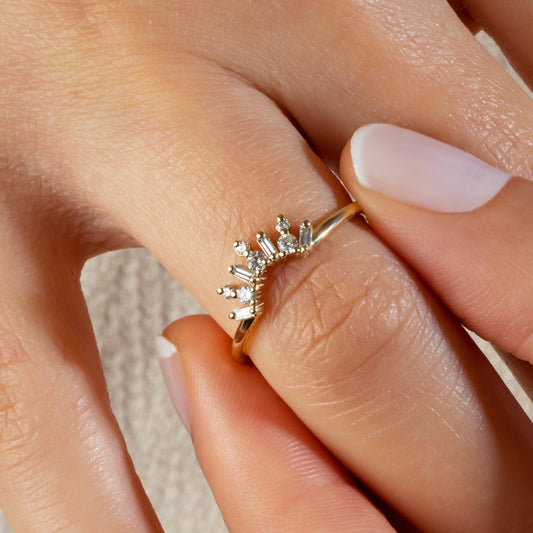 Curved Diamond Wedding Band / 14k Gold Baguette and Round Diamond Stacking Ring / Crown Shape Stacking Ring / Diamond Anniversary Gift Idea
