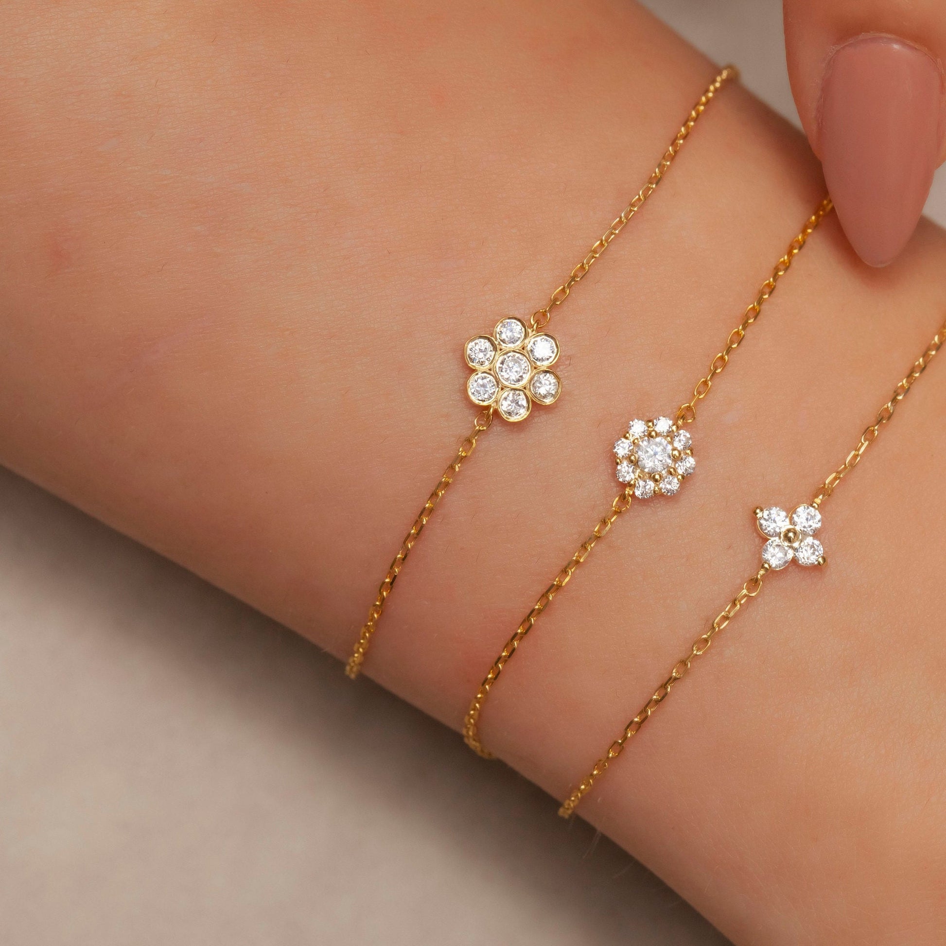 Diamond Flower Bracelet / 14k Gold Bezel Set Flower Bracelet / Dainty flower Bracelet / Graduation Gift / Anniversary Gift