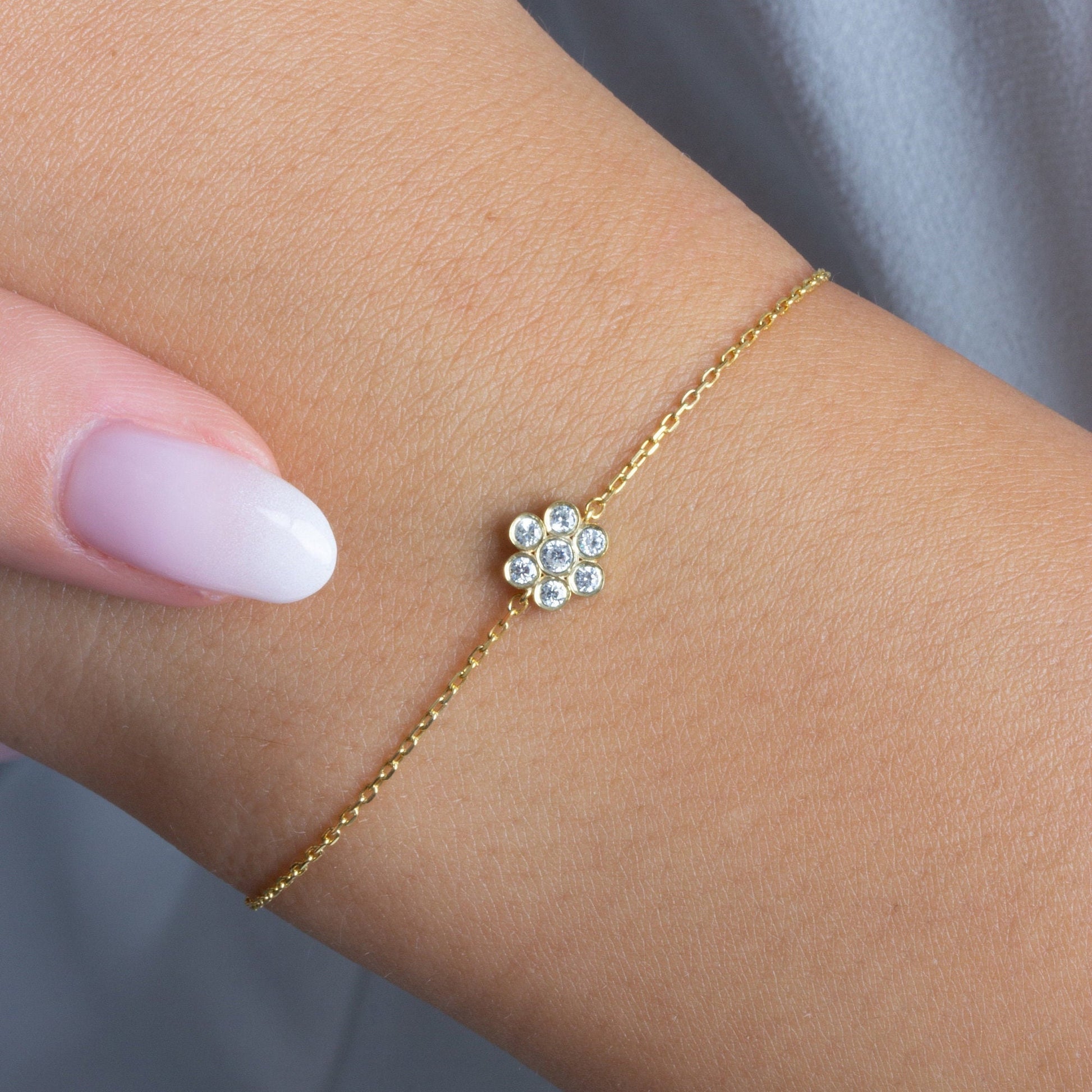 Diamond Flower Bracelet / 14k Gold Bezel Set Flower Bracelet / Dainty flower Bracelet / Graduation Gift / Anniversary Gift