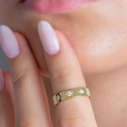 Diamond Starbust Wedding Band / 14k Gold Engraved Star Diamond Stacking Ring / Stackable Ring / Engraved Star Wedding band