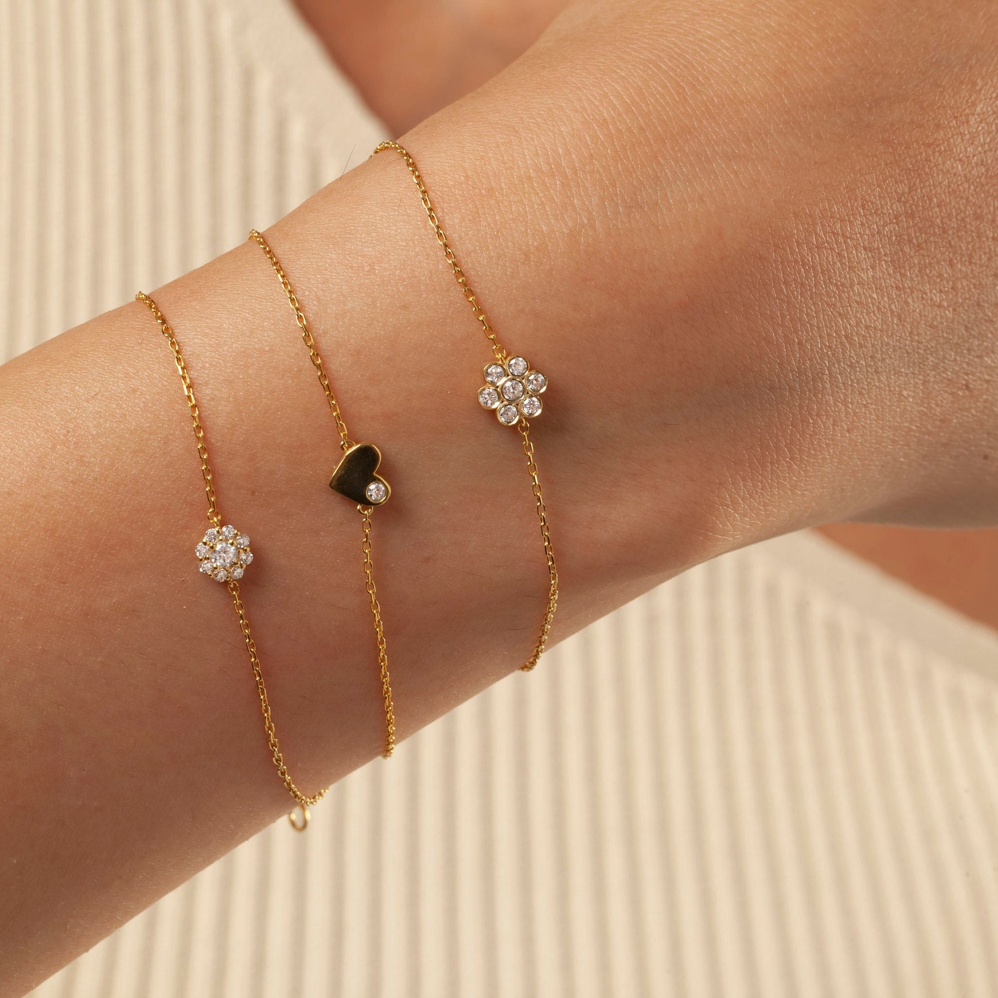 Diamond Flower Bracelet / 14k Gold Bezel Set Flower Bracelet / Dainty flower Bracelet / Graduation Gift / Anniversary Gift