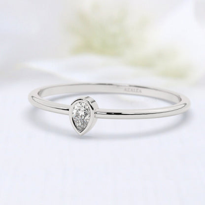 Solitaire Diamond Stacking Ring / 14k Pear Diamond Wedding Band / Teardrop Stacking Band / Diamond Wedding Band / Diamond Stacking Ring