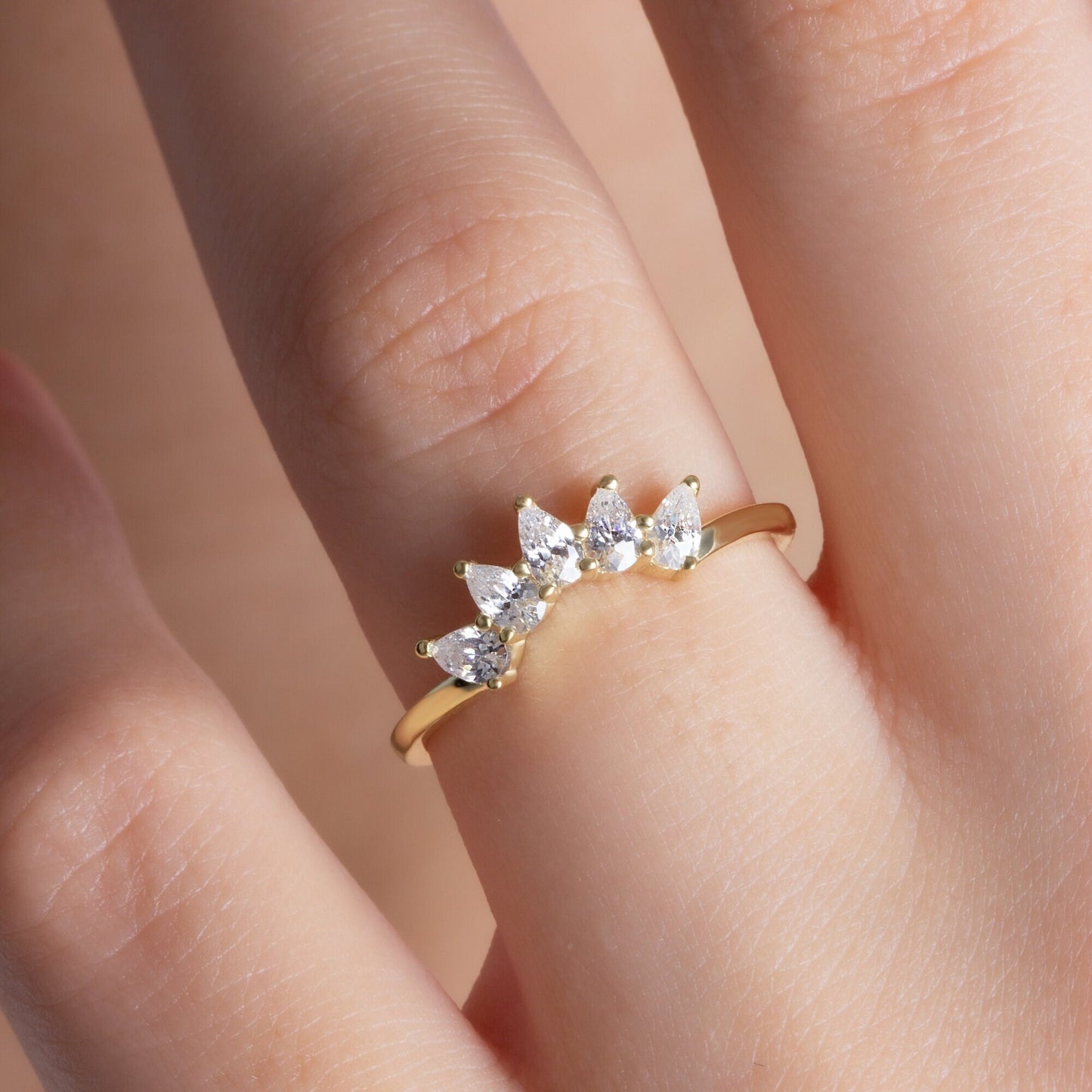 Curved Diamond Wedding Band / 14k Gold Pear Diamond Wedding Band / Curved Stacking Ring / Diamond Stacking Ring