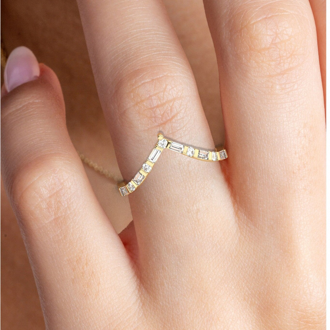Curved Baguette Diamond Wedding Band / 14k Gold Baguette Diamond Chevron Ring / V Shape Diamond Wedding Band / Diamond Anniversary Ring