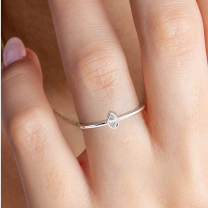 Solitaire Diamond Stacking Ring / 14k Pear Diamond Wedding Band / Teardrop Stacking Band / Diamond Wedding Band / Diamond Stacking Ring