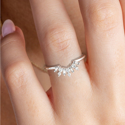 Curved Diamond Wedding Band / 14k Gold Baguette and Round Diamond Stacking Ring / Crown Shape Stacking Ring / Diamond Anniversary Gift Idea