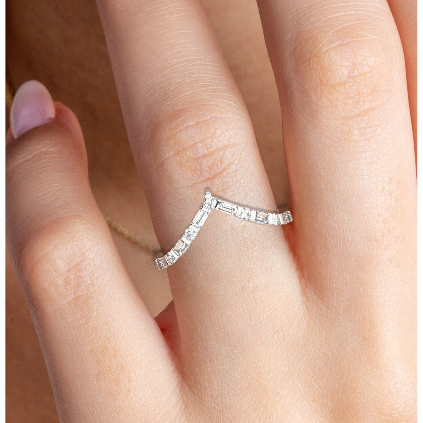 Curved Baguette Diamond Wedding Band / 14k Gold Baguette Diamond Chevron Ring / V Shape Diamond Wedding Band / Diamond Anniversary Ring