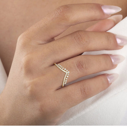 Curved Diamond Wedding Band / 14k Gold Diamond Cluster Wedding Ring / Diamond V Ring / Wedding Ring / Stacking Ring / Engagement Ring