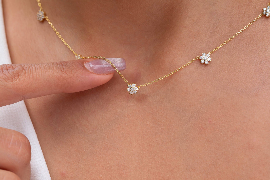Diamond Flower Station Necklace / 14k Gold Flower Station Necklace / Dainty Charm Necklace / Minimalistic Station Necklace